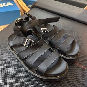 BLAIRE HYDRO LEATHER STRAP SANDALS Dr Martens